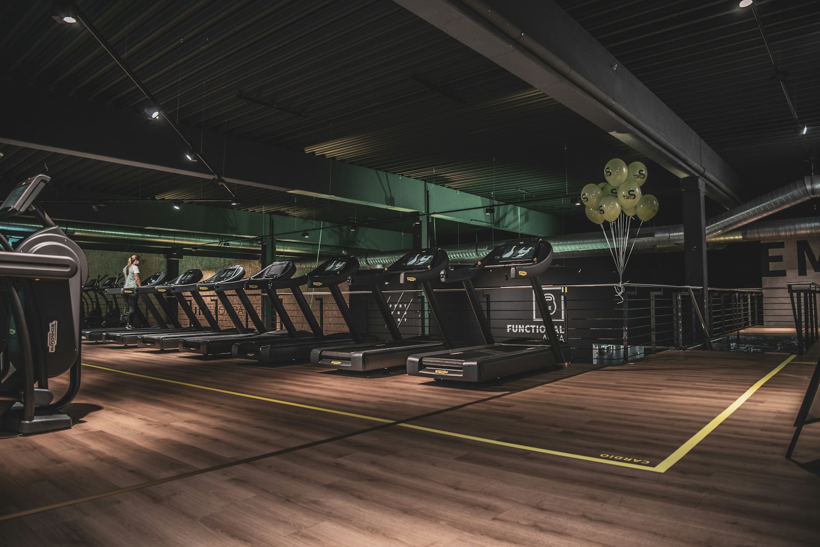 The conditioning floor
